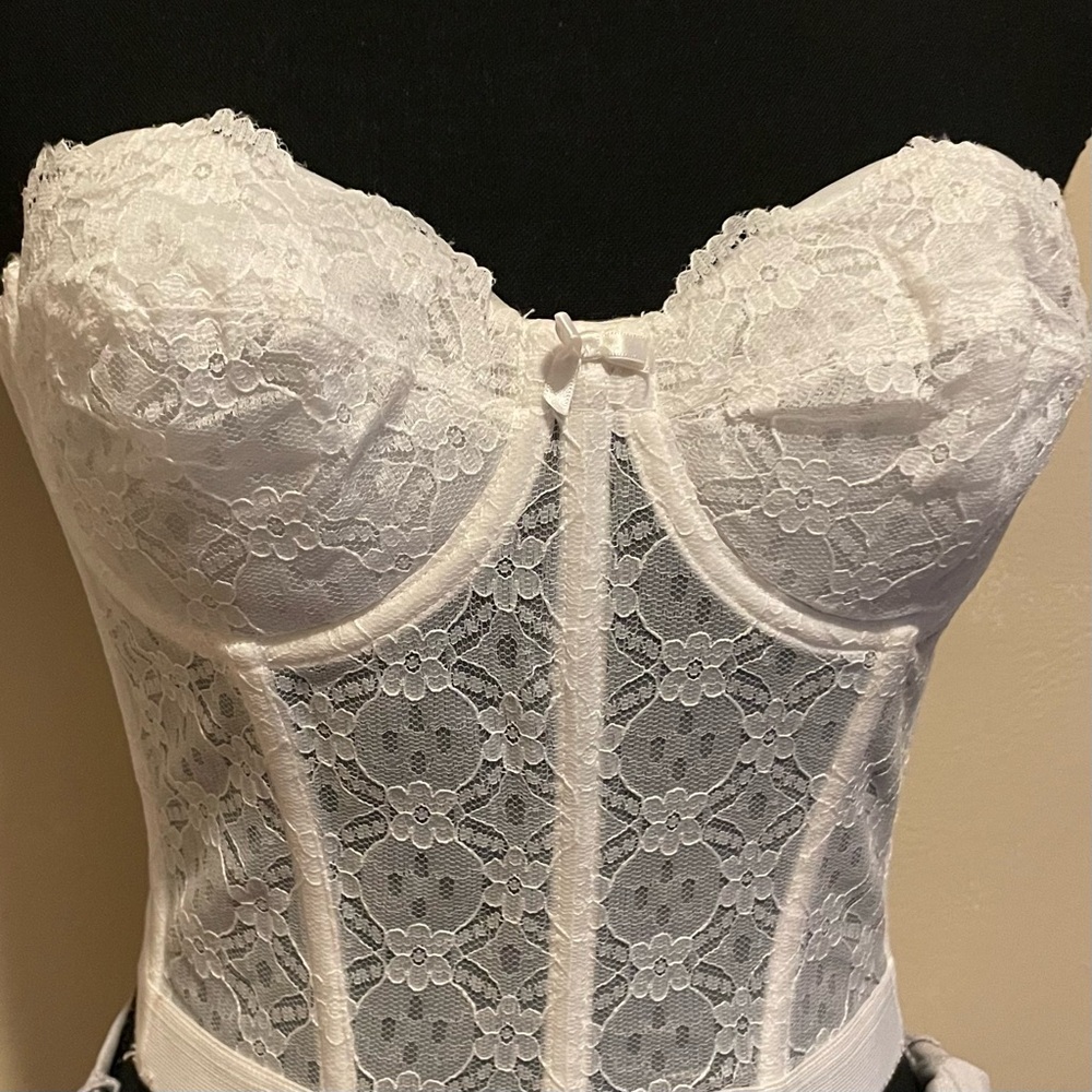 Saxy bustier. The size is 34 B